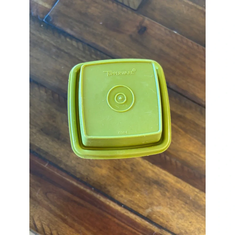 Tupperware vintage pickle